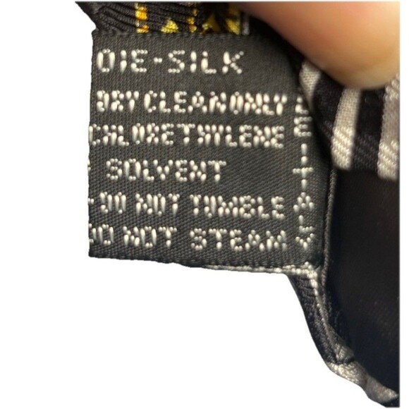 Vtg V2 Versace Mens Black Gold Baroque Striped Silk Tie 3.75" W x 57” L - Picture 7 of 9